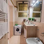 Colosseum 2br Elegance And Charm Apartment